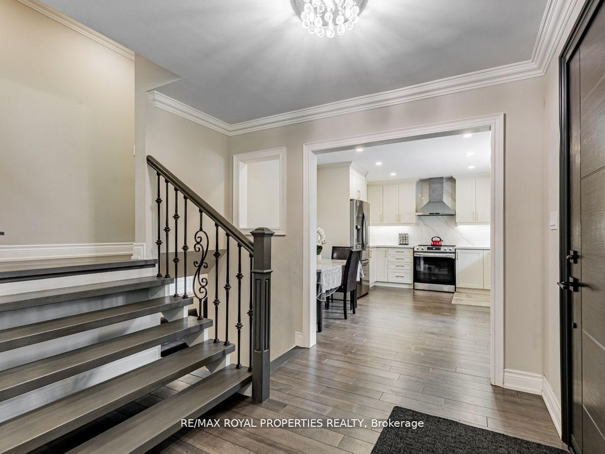 Photo 5 of 576 Bickle Drive, Oshawa, Northwood — HOMEH