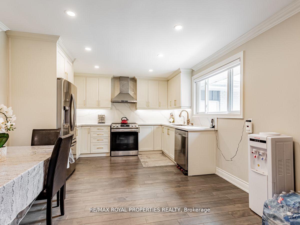 Photo 12 of 576 Bickle Drive, Oshawa, Northwood — HOMEH