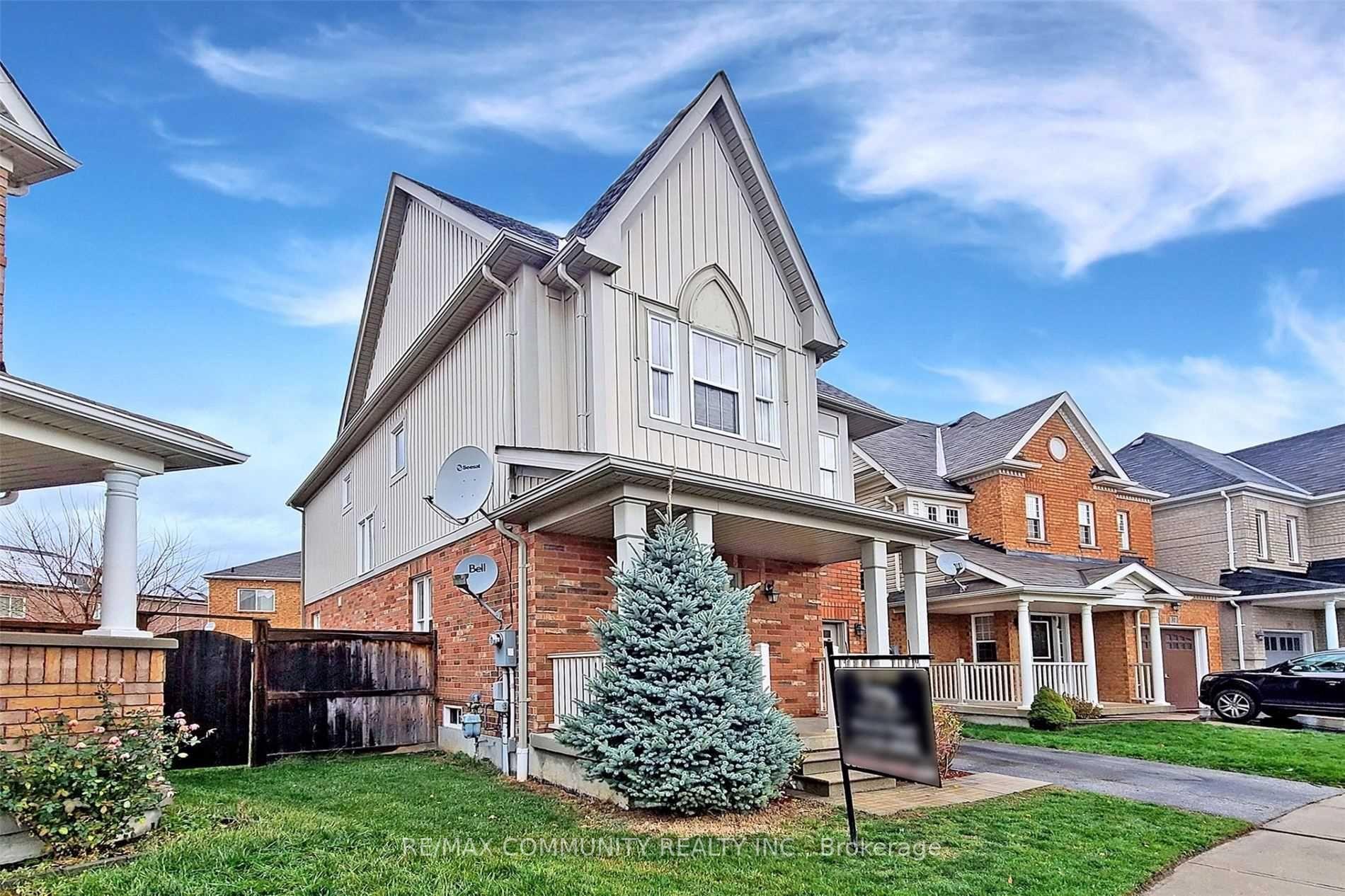 Photo 2 of 33 Decourcy-Ireland Circle, Ajax, Northeast Ajax — HOMEH