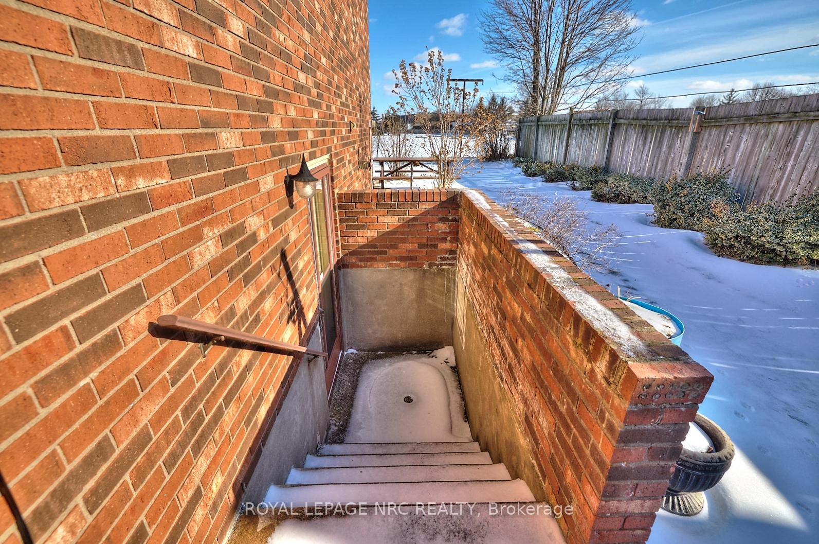 Photo 29 of 99 Page Drive, Welland, N. Welland — HOMEH