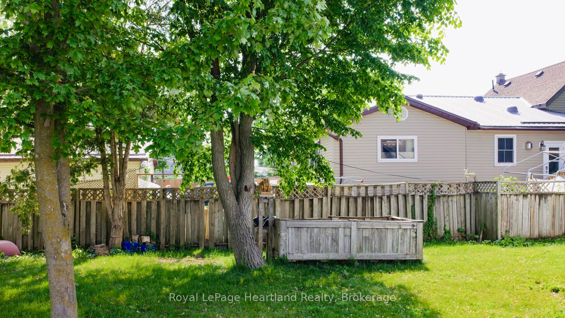 Photo 34 of 88 Richmond Street N, Bluewater, Hensall — HOMEH
