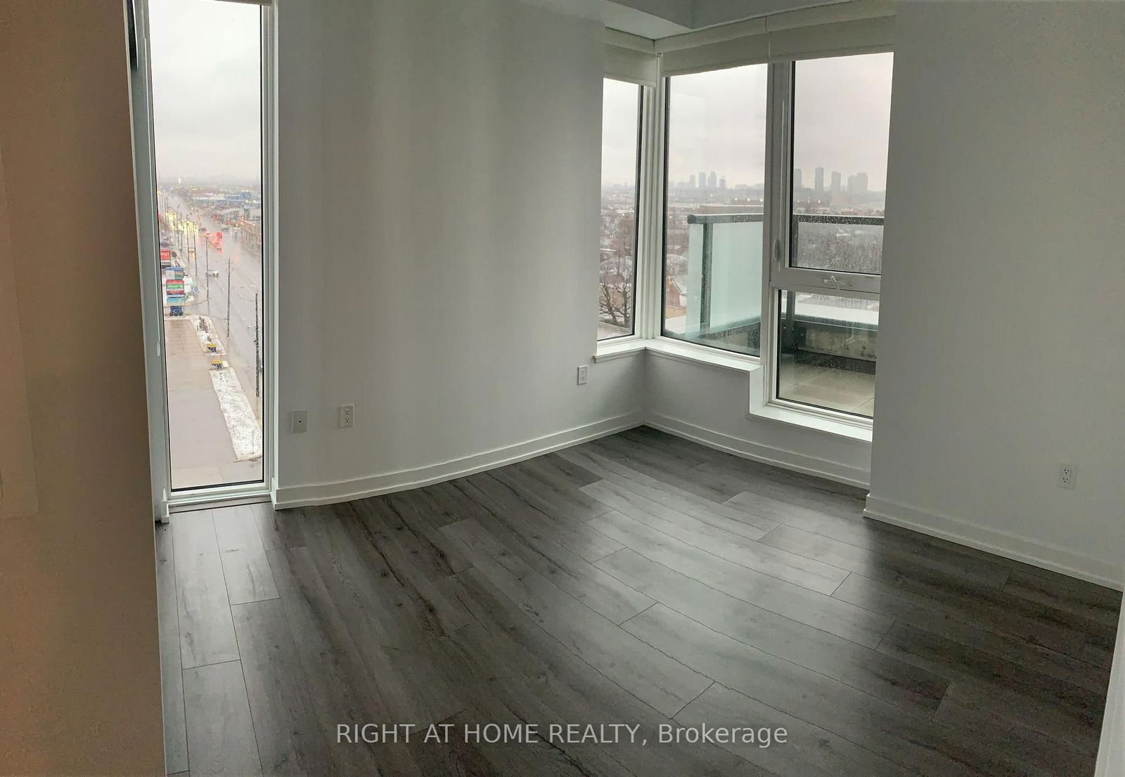 Photo 4 of Unit 902, 1195 The Queensway, Etobicoke, Islington-City Centre West — HOMEH