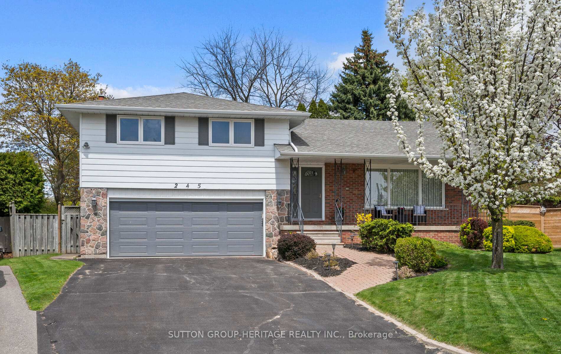 Photo 1 of 245 Ascot Court, Oshawa, Eastdale — HOMEH