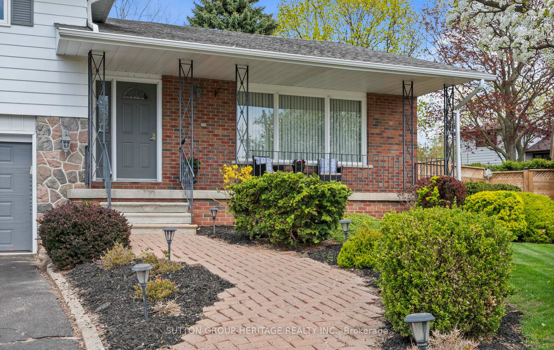Photo 2 of 245 Ascot Court, Oshawa, Eastdale — HOMEH