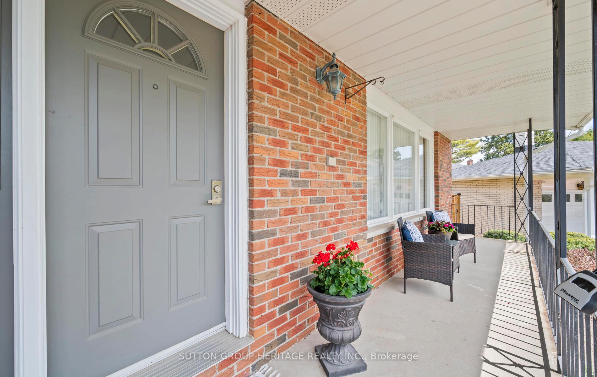 Photo 3 of 245 Ascot Court, Oshawa, Eastdale — HOMEH