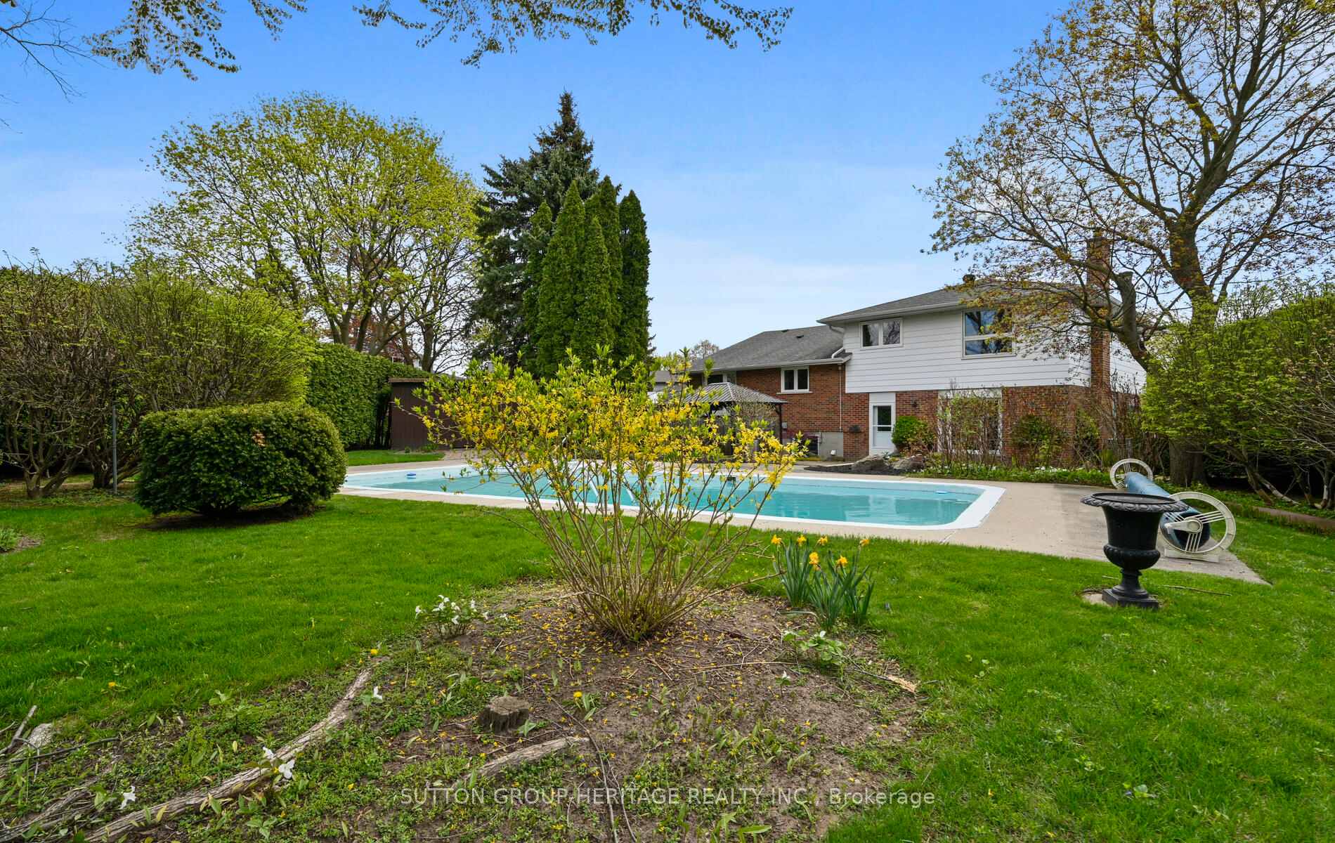 Photo 33 of 245 Ascot Court, Oshawa, Eastdale — HOMEH