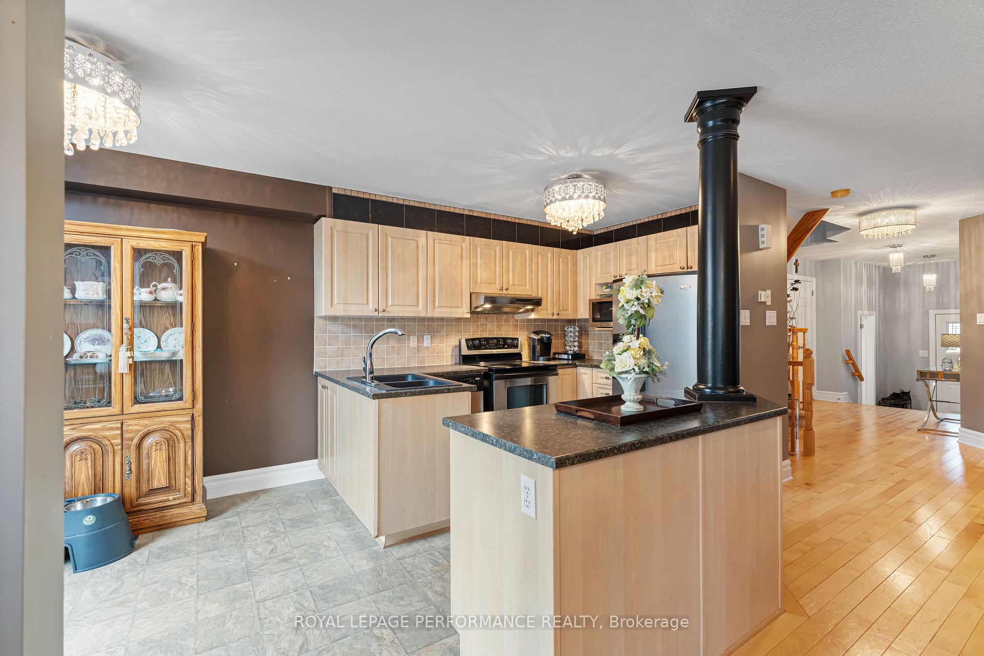 Photo 8 of 514 Louis Toscano Drive, Ottawa, Avalon East — HOMEH