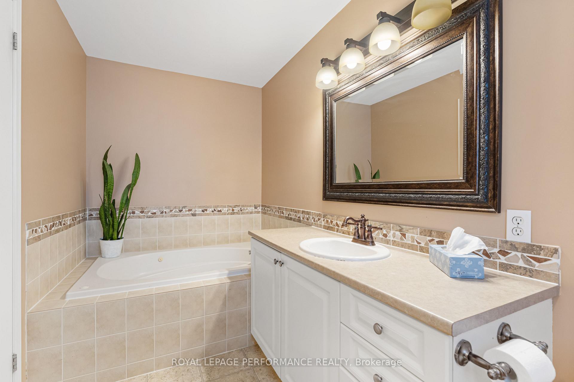 Photo 14 of 514 Louis Toscano Drive, Ottawa, Avalon East — HOMEH