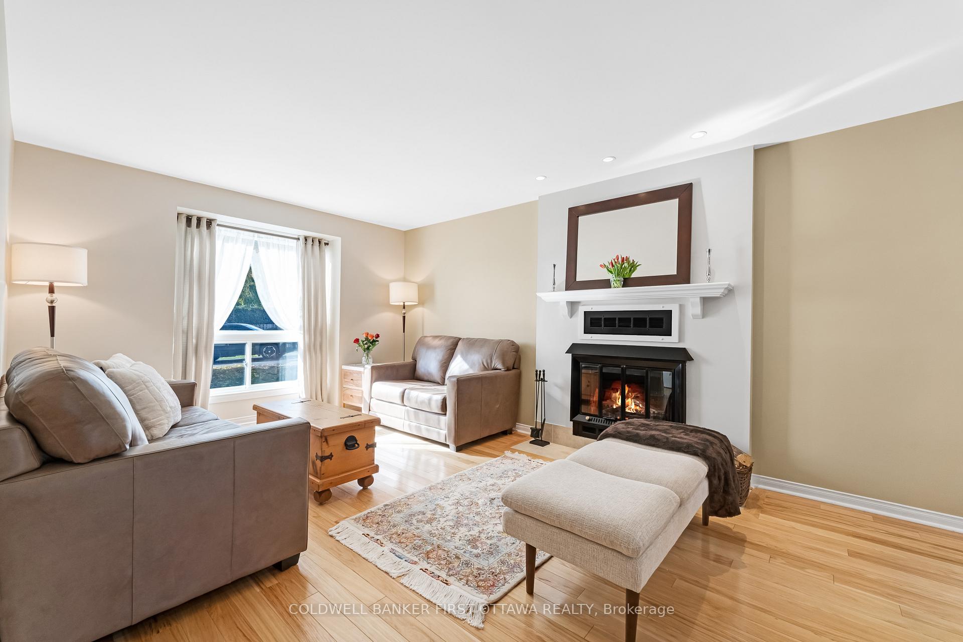 Photo 6 of 439 Grassland Terrace, Ottawa, Queenswood Heights South — HOMEH
