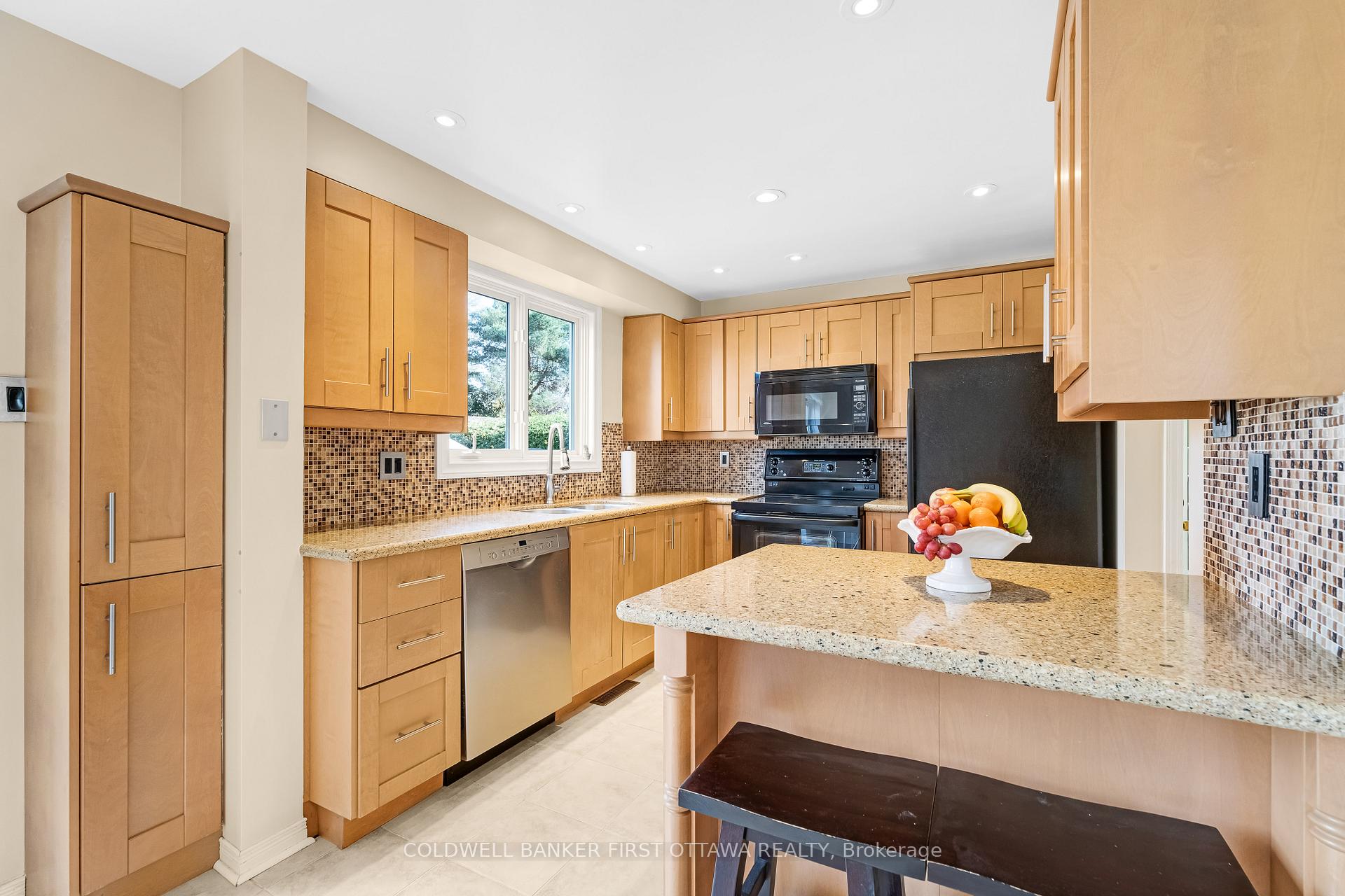 Photo 11 of 439 Grassland Terrace, Ottawa, Queenswood Heights South — HOMEH