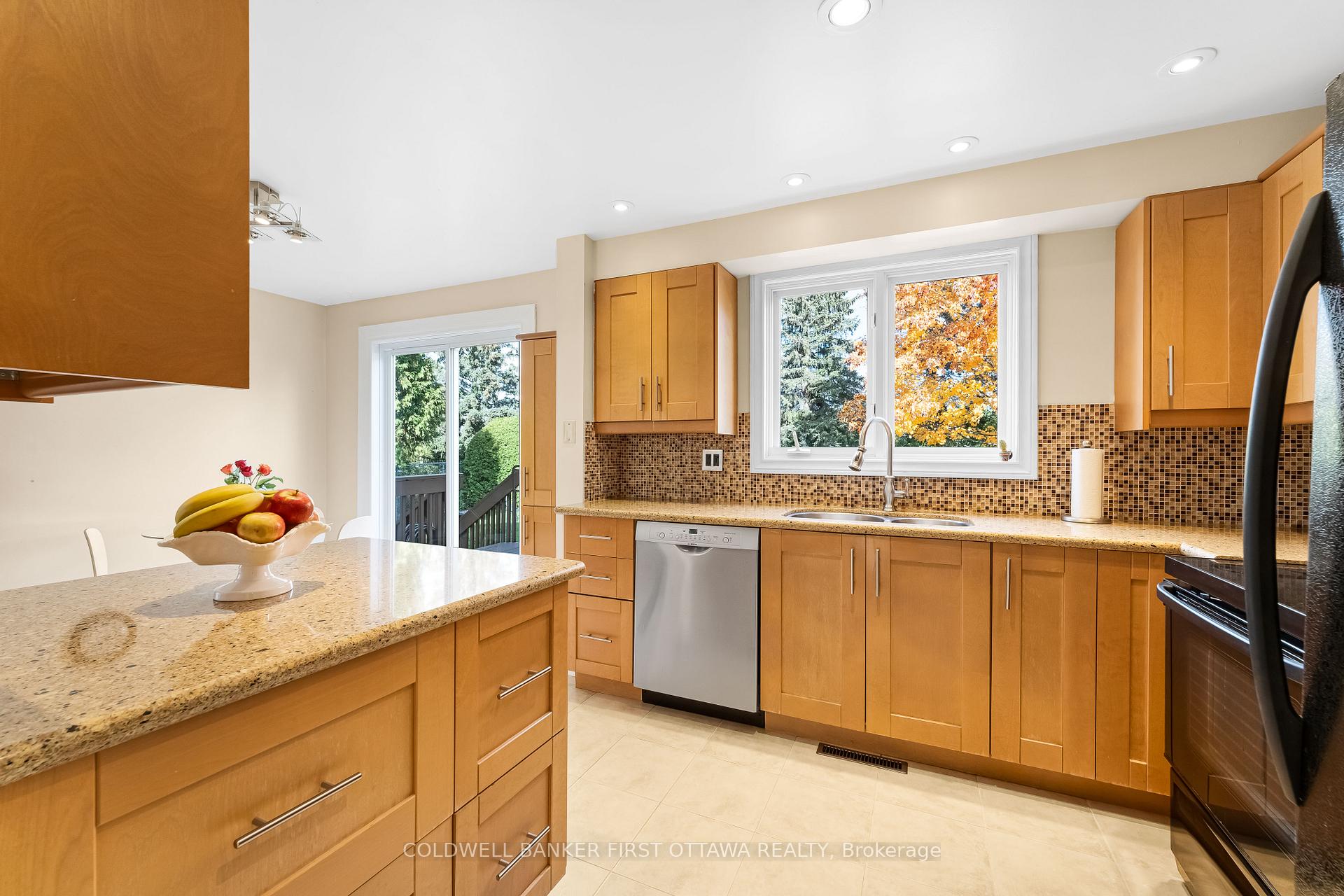 Photo 14 of 439 Grassland Terrace, Ottawa, Queenswood Heights South — HOMEH