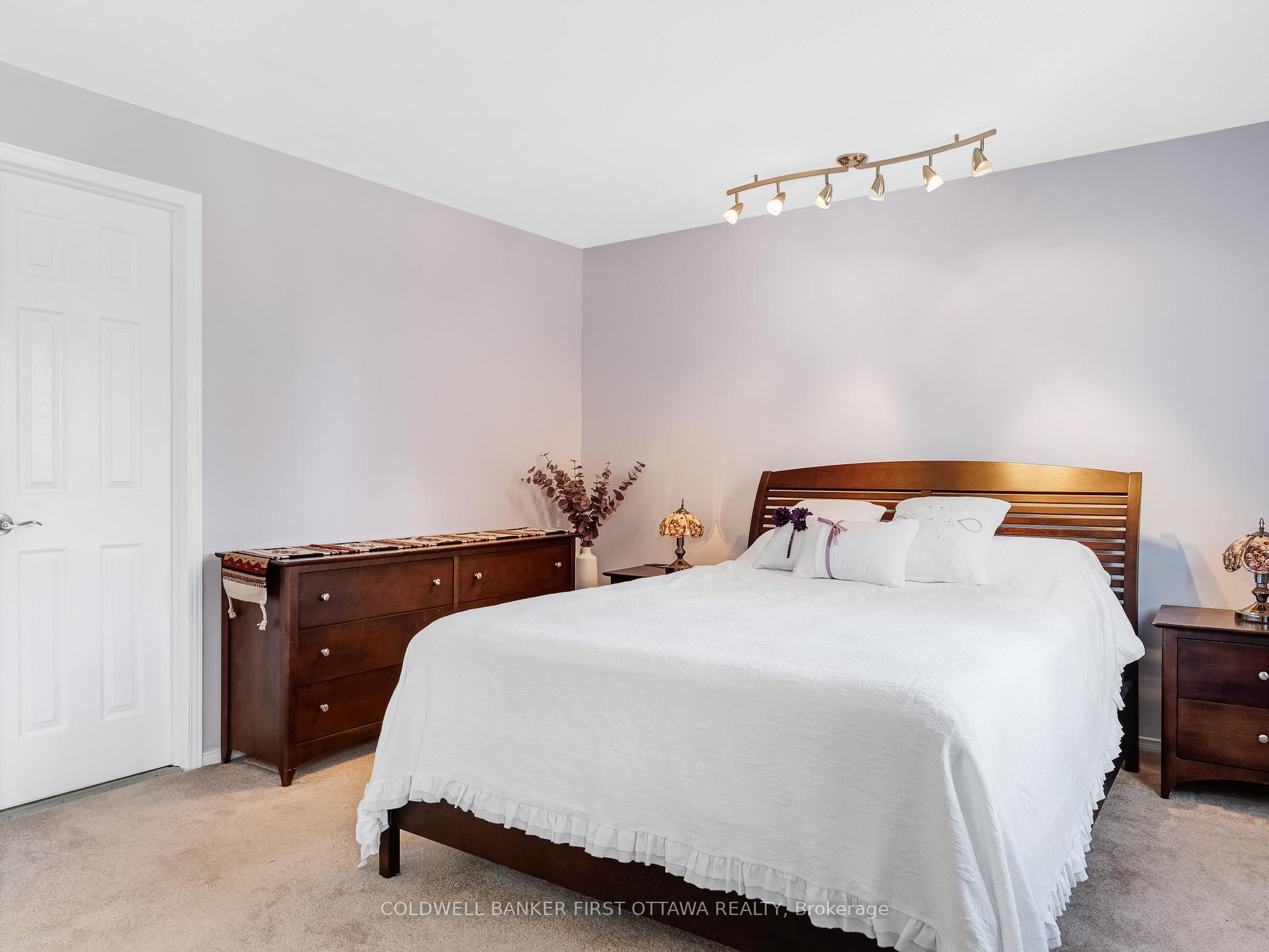 Photo 17 of 439 Grassland Terrace, Ottawa, Queenswood Heights South — HOMEH