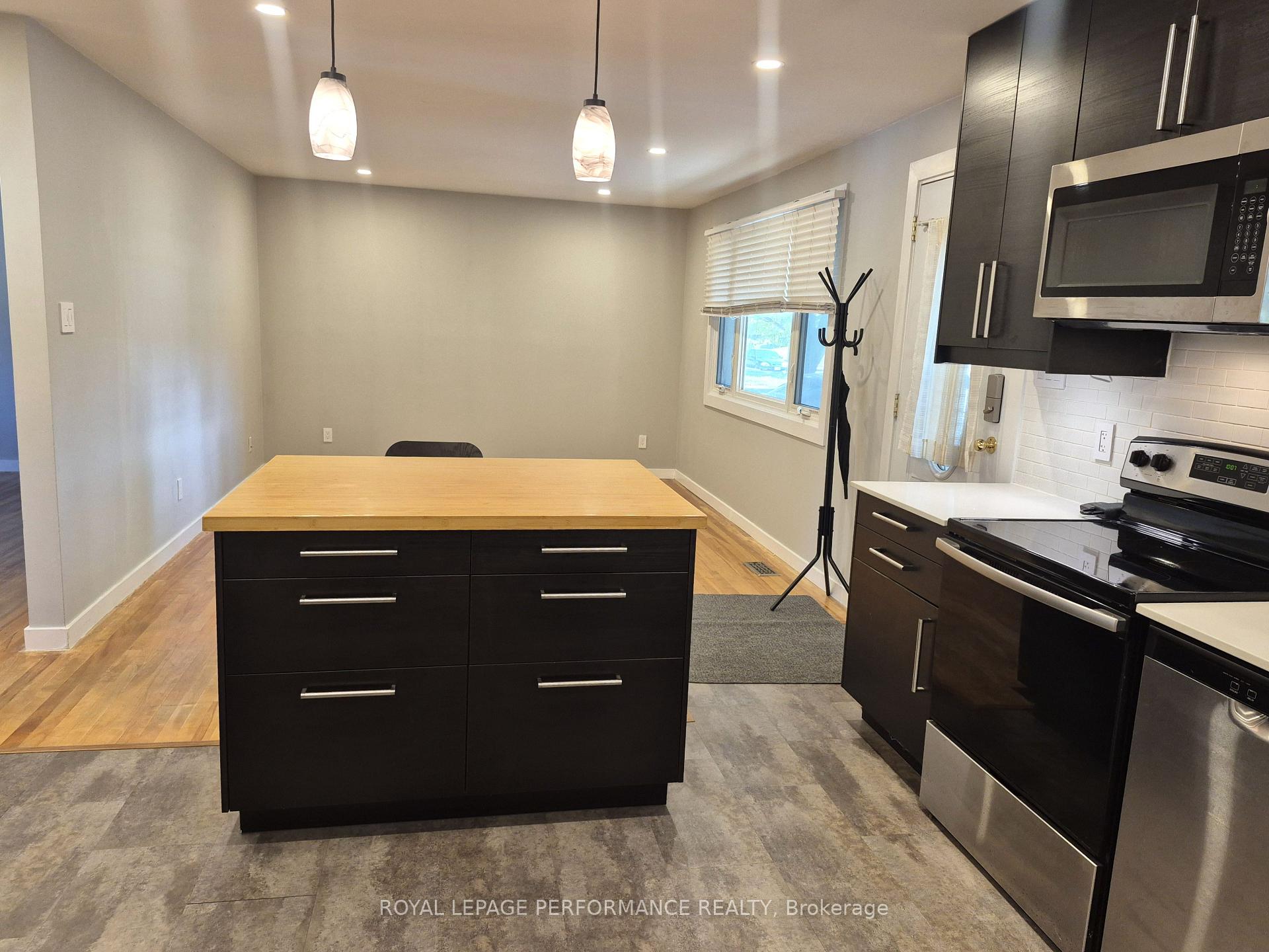 Photo 9 of Unit A, 2529 Roman Avenue, Ottawa, Queensway Terrace North — HOMEH