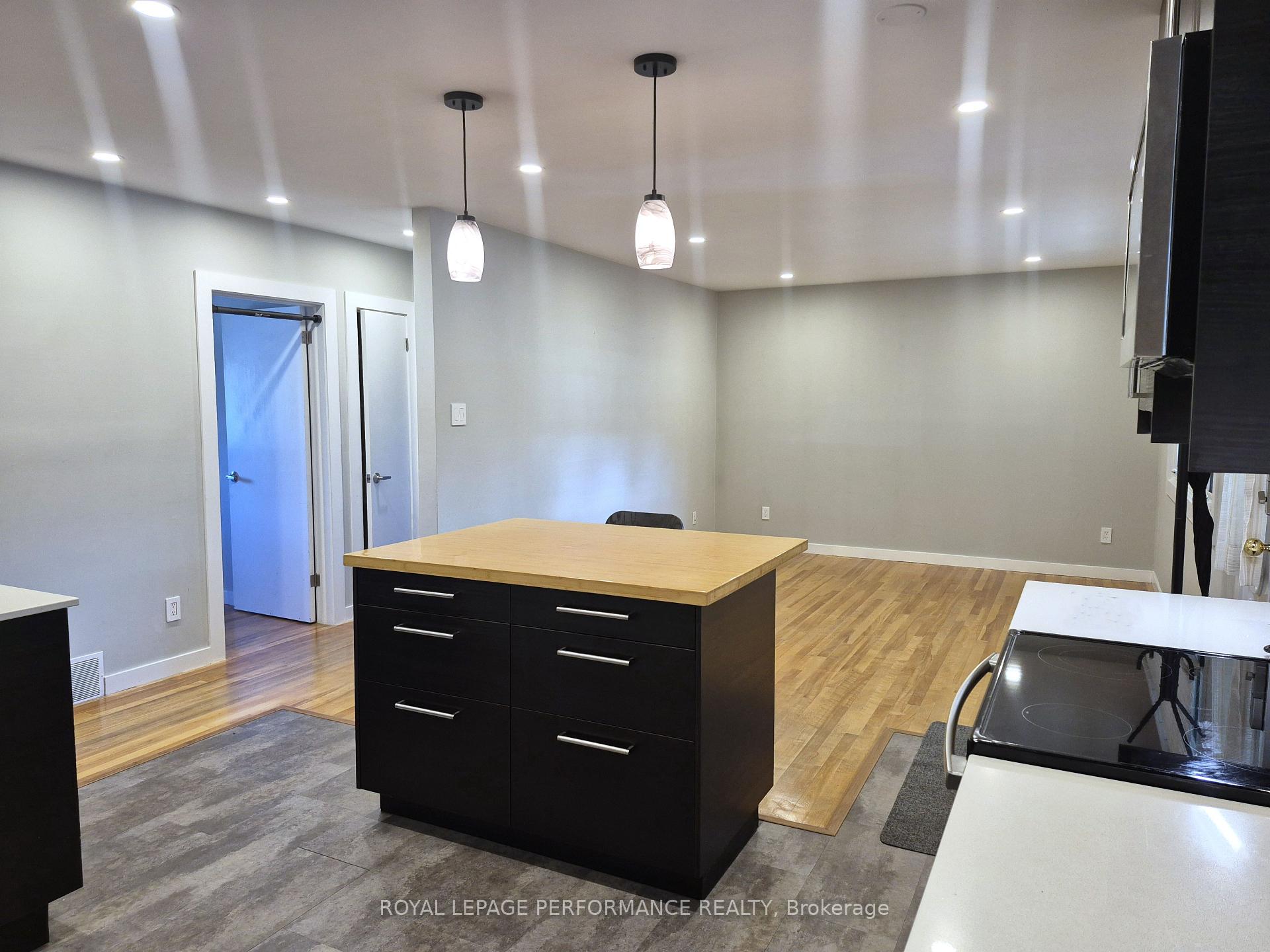 Photo 11 of Unit A, 2529 Roman Avenue, Ottawa, Queensway Terrace North — HOMEH