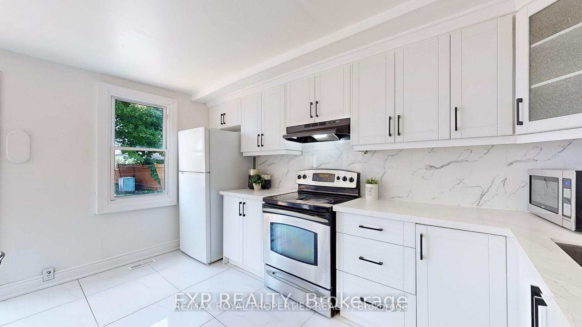 Photo 10 of 324 French Street, Oshawa, O'Neill — HOMEH