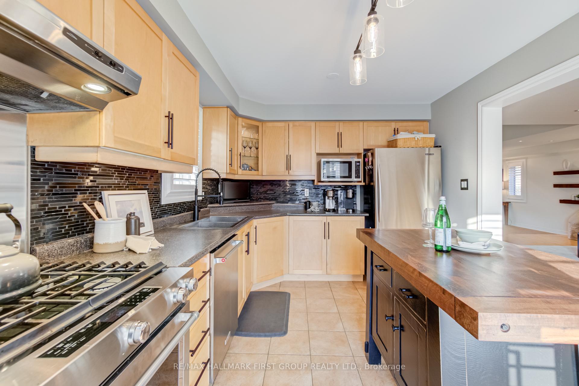 Photo 8 of 36 Ball Crescent, Whitby, Williamsburg — HOMEH