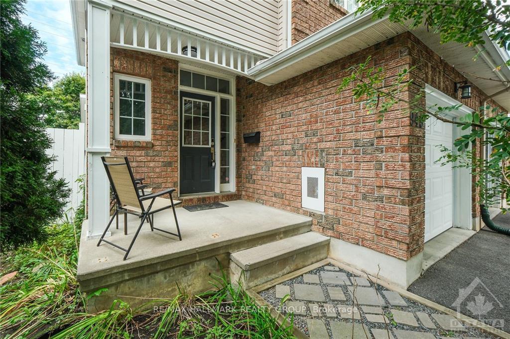 Photo 2 of 949 Markwick Crescent, Ottawa, Notting Hill/Summerside — HOMEH