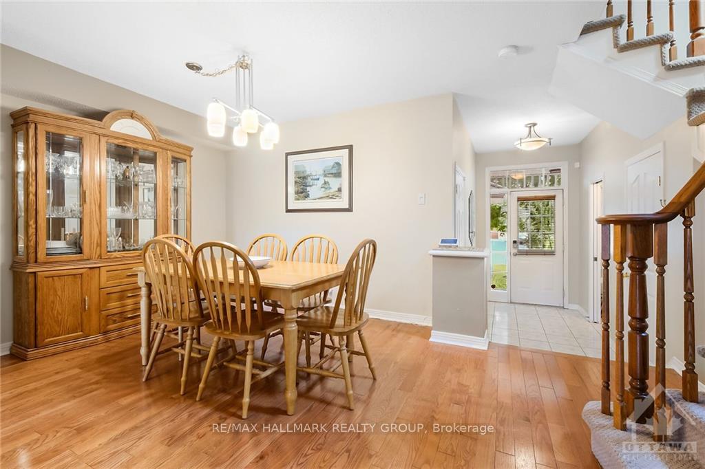Photo 3 of 949 Markwick Crescent, Ottawa, Notting Hill/Summerside — HOMEH