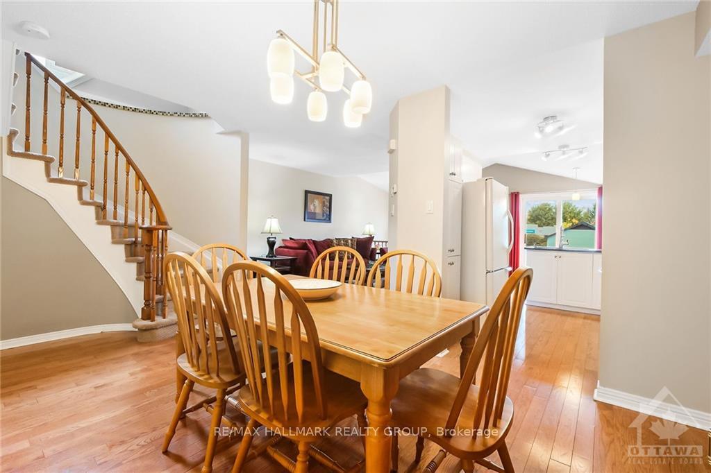 Photo 4 of 949 Markwick Crescent, Ottawa, Notting Hill/Summerside — HOMEH