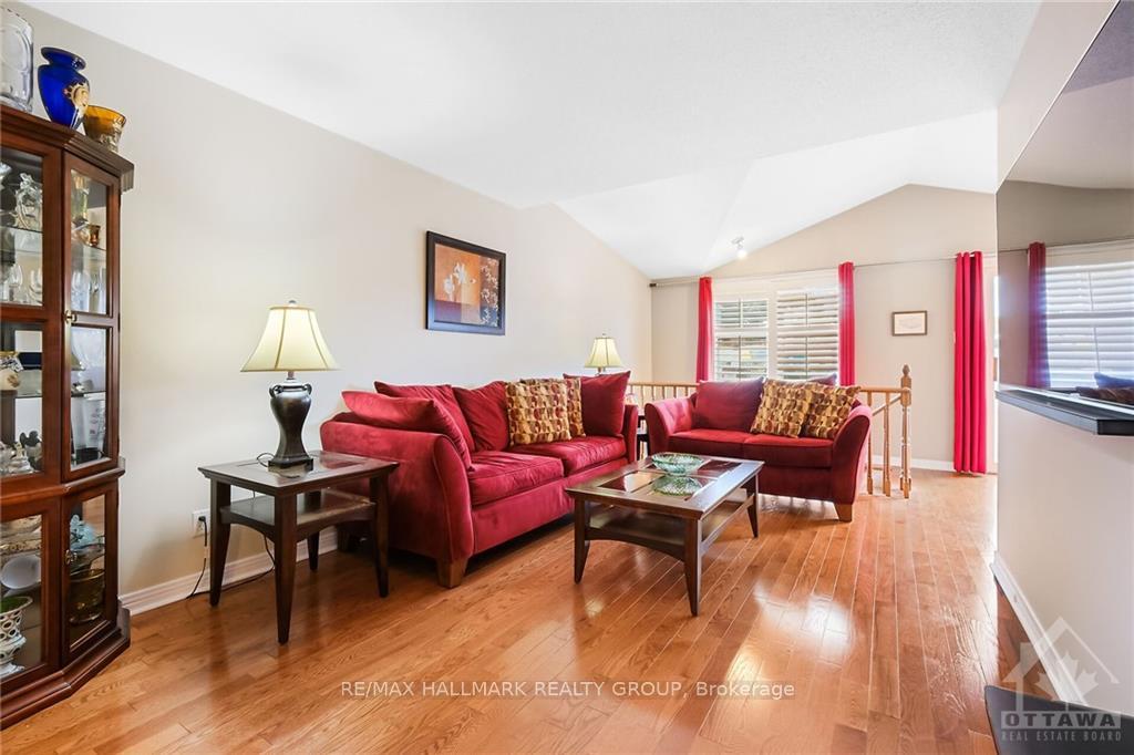 Photo 5 of 949 Markwick Crescent, Ottawa, Notting Hill/Summerside — HOMEH