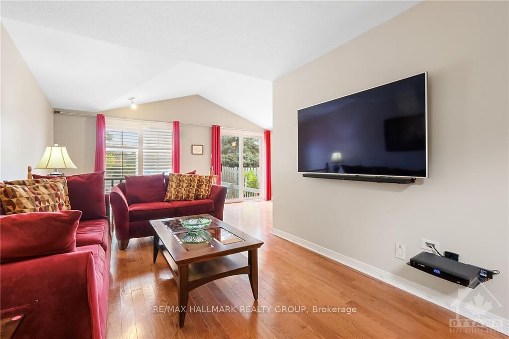 Photo 6 of 949 Markwick Crescent, Ottawa, Notting Hill/Summerside — HOMEH