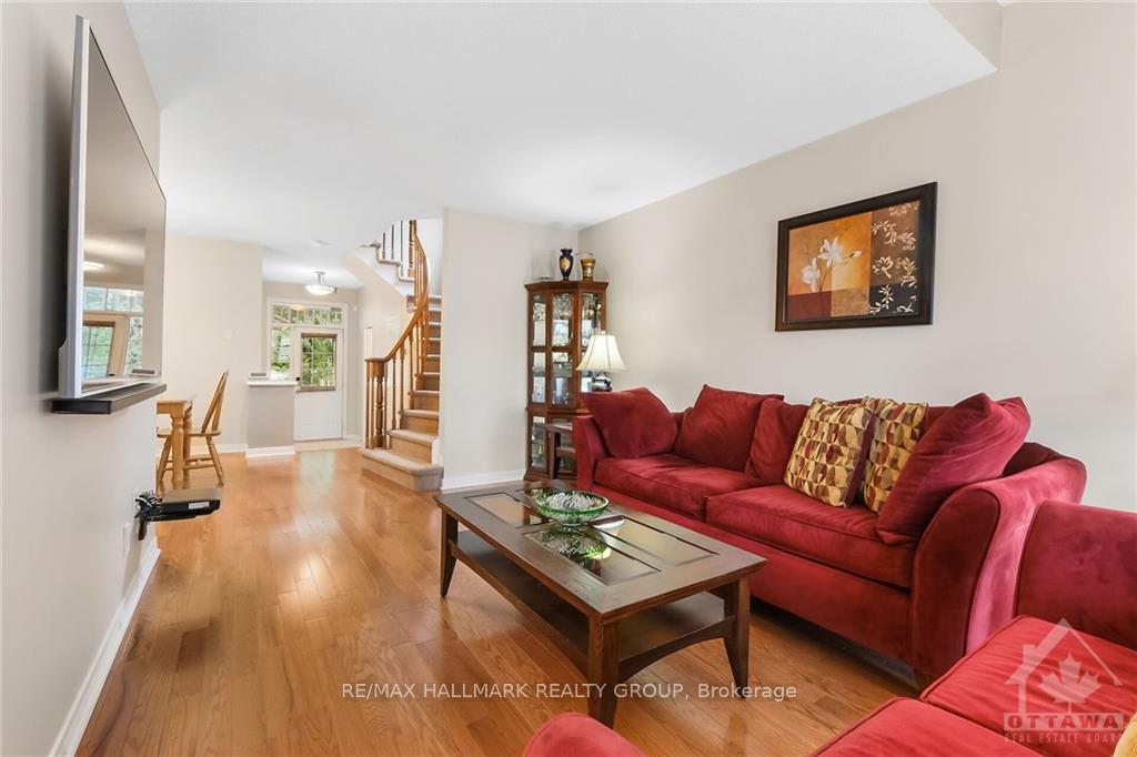Photo 7 of 949 Markwick Crescent, Ottawa, Notting Hill/Summerside — HOMEH