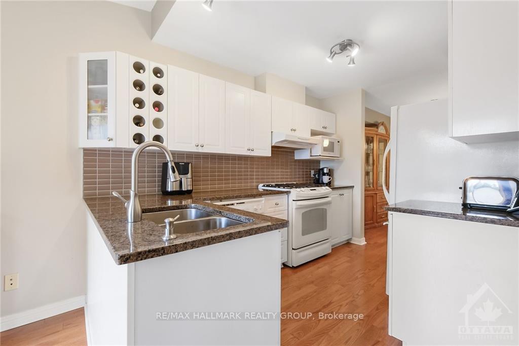 Photo 8 of 949 Markwick Crescent, Ottawa, Notting Hill/Summerside — HOMEH