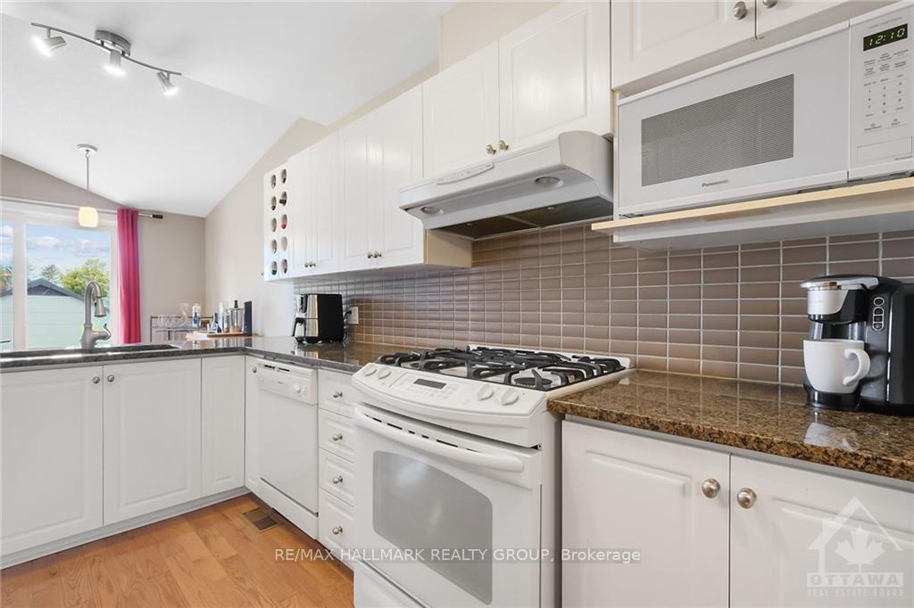 Photo 9 of 949 Markwick Crescent, Ottawa, Notting Hill/Summerside — HOMEH