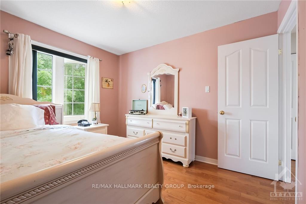 Photo 21 of 949 Markwick Crescent, Ottawa, Notting Hill/Summerside — HOMEH