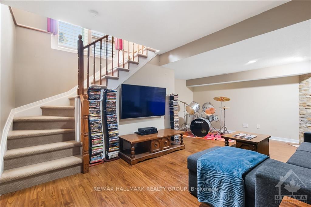 Photo 25 of 949 Markwick Crescent, Ottawa, Notting Hill/Summerside — HOMEH