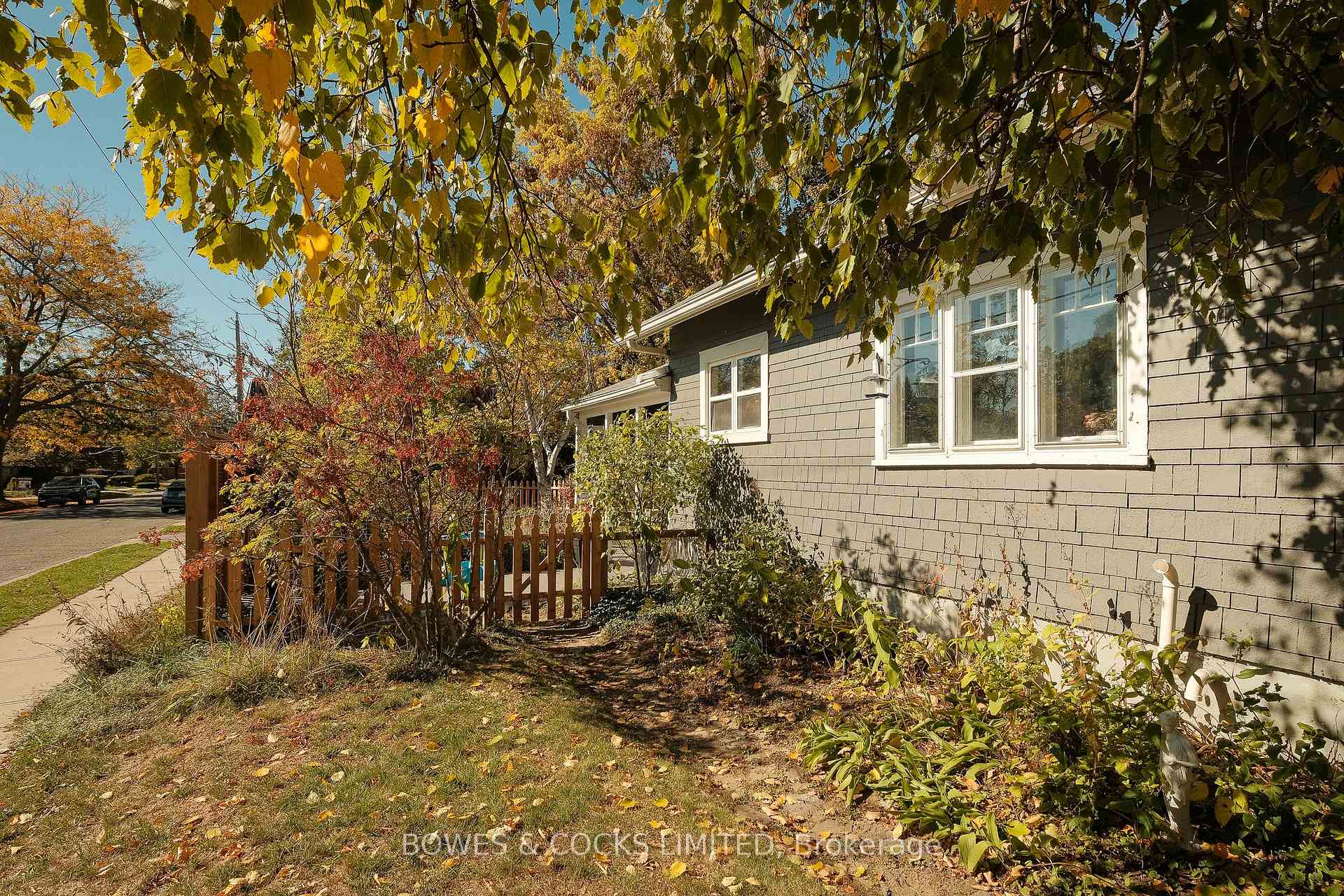 Photo 23 of 705 Young Street, Peterborough, Otonabee Ward 1 — HOMEH