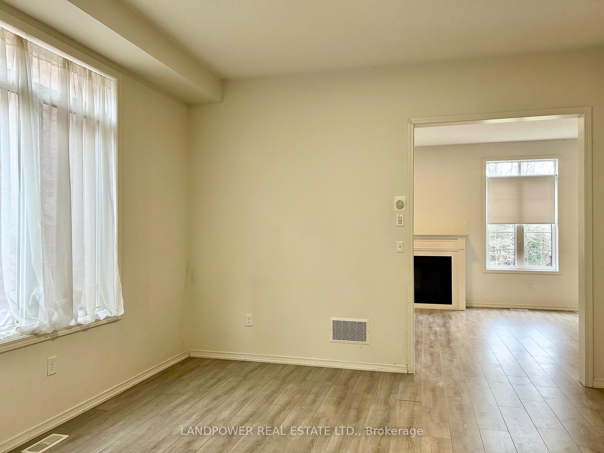 Photo 3 of 2392 Dress Circle Crescent, Oshawa, Windfields — HOMEH