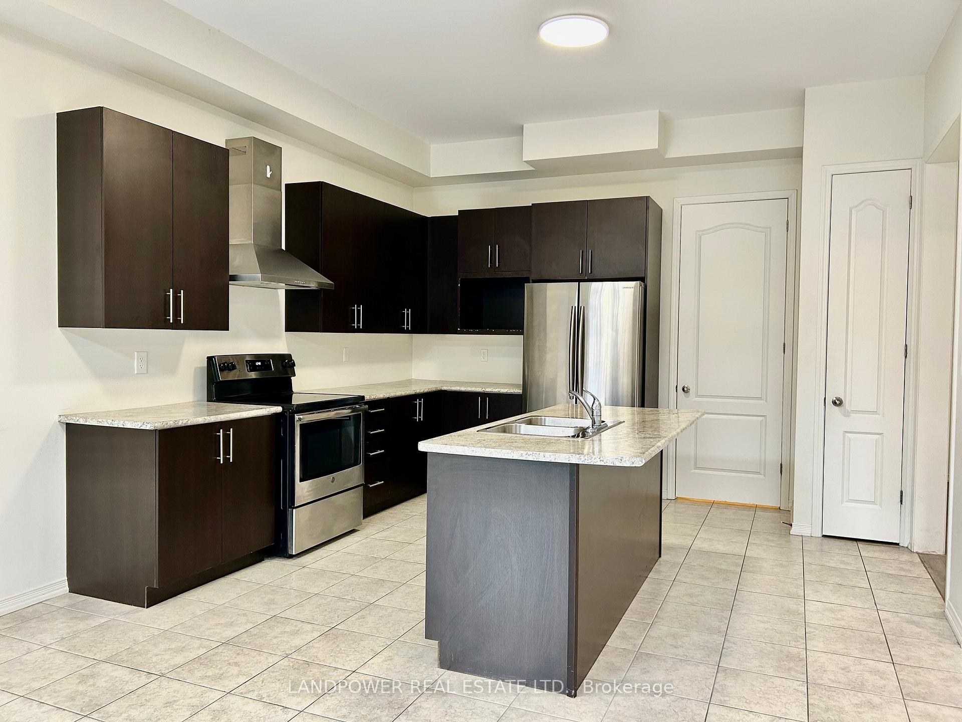 Photo 9 of 2392 Dress Circle Crescent, Oshawa, Windfields — HOMEH