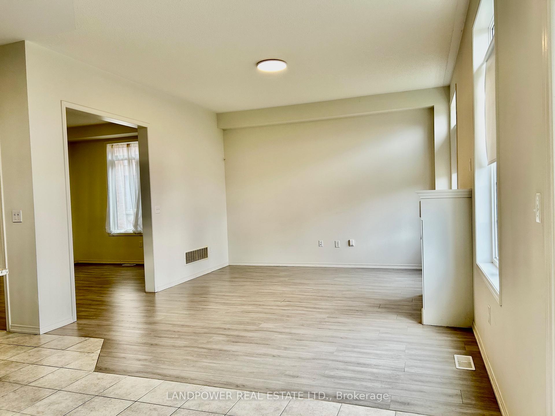 Photo 11 of 2392 Dress Circle Crescent, Oshawa, Windfields — HOMEH