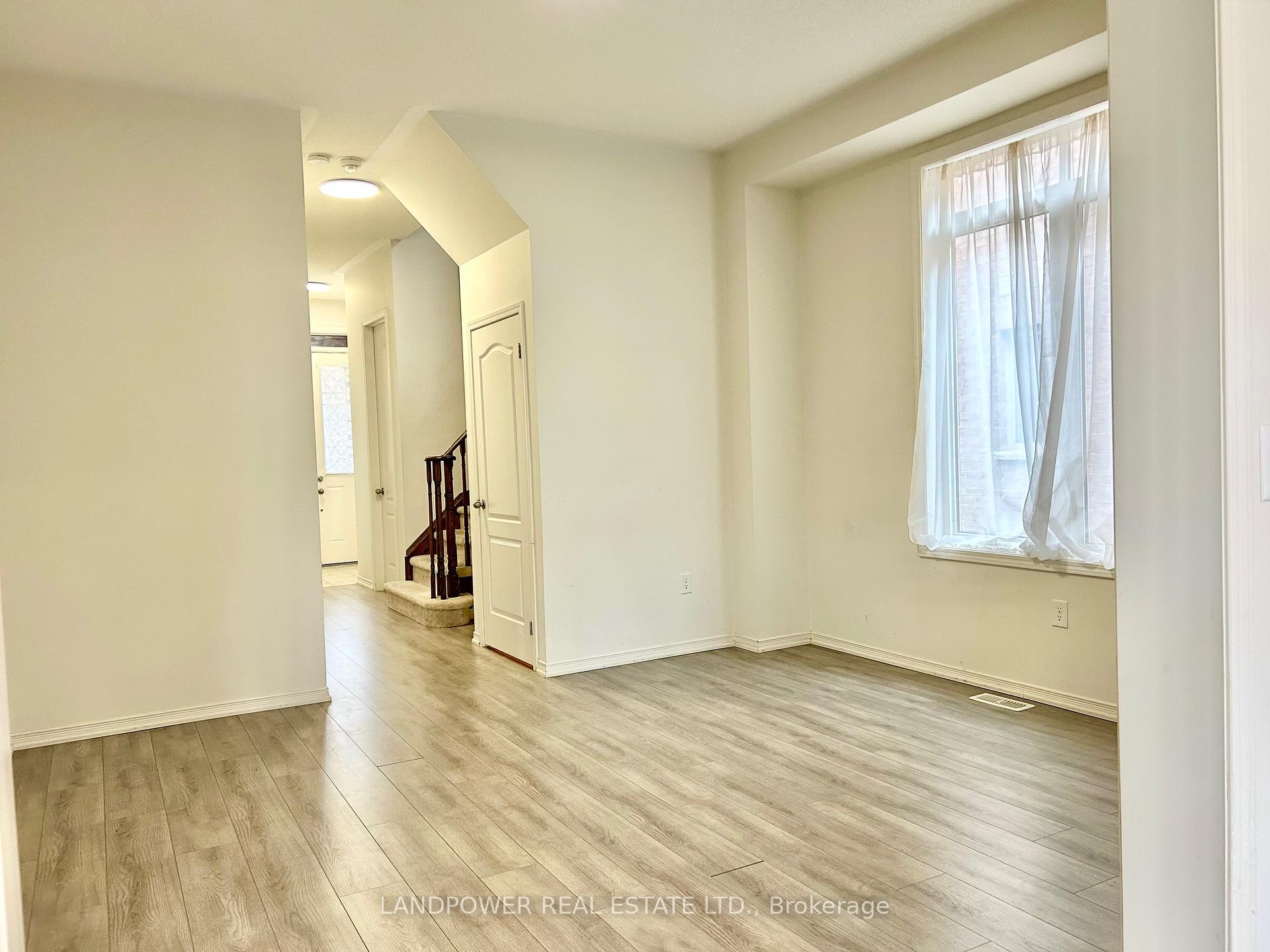 Photo 12 of 2392 Dress Circle Crescent, Oshawa, Windfields — HOMEH