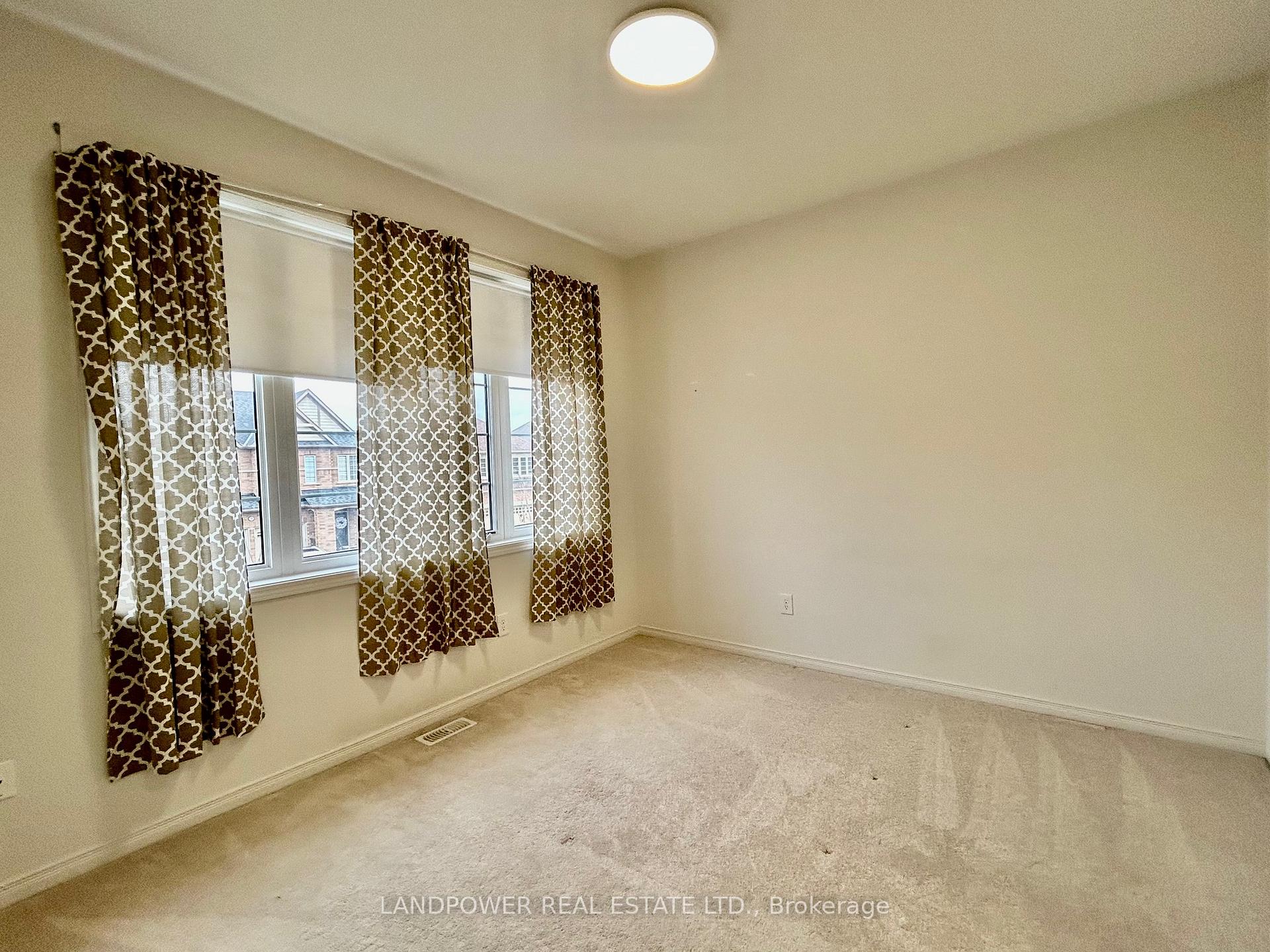 Photo 19 of 2392 Dress Circle Crescent, Oshawa, Windfields — HOMEH