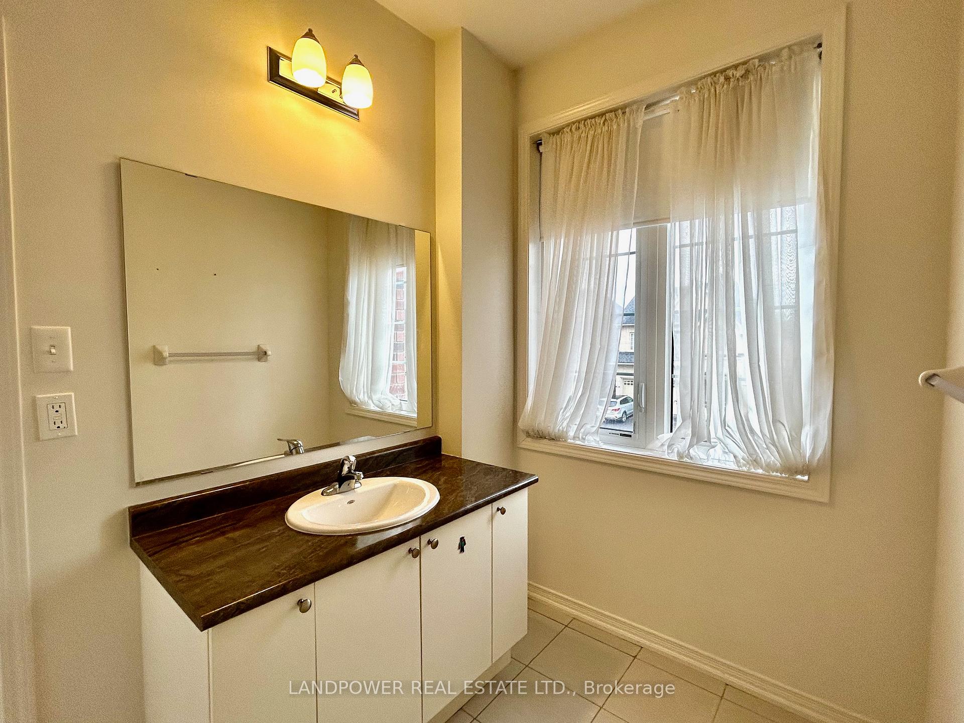 Photo 21 of 2392 Dress Circle Crescent, Oshawa, Windfields — HOMEH