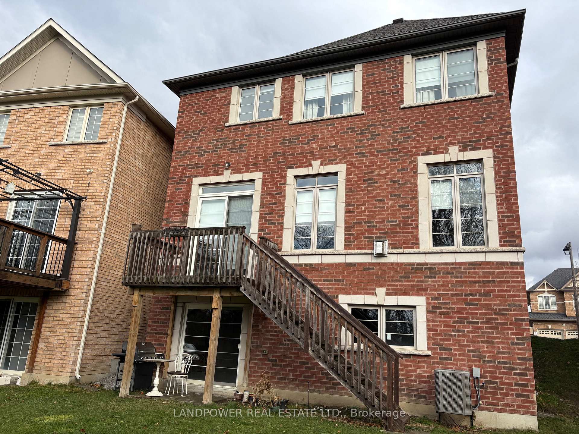 Photo 24 of 2392 Dress Circle Crescent, Oshawa, Windfields — HOMEH