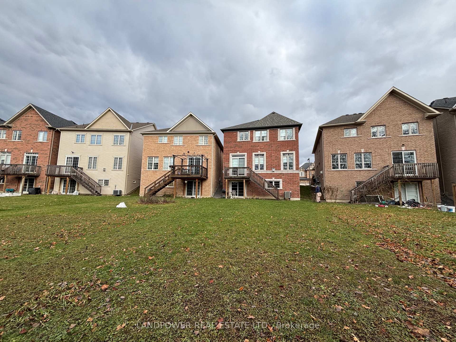 Photo 25 of 2392 Dress Circle Crescent, Oshawa, Windfields — HOMEH