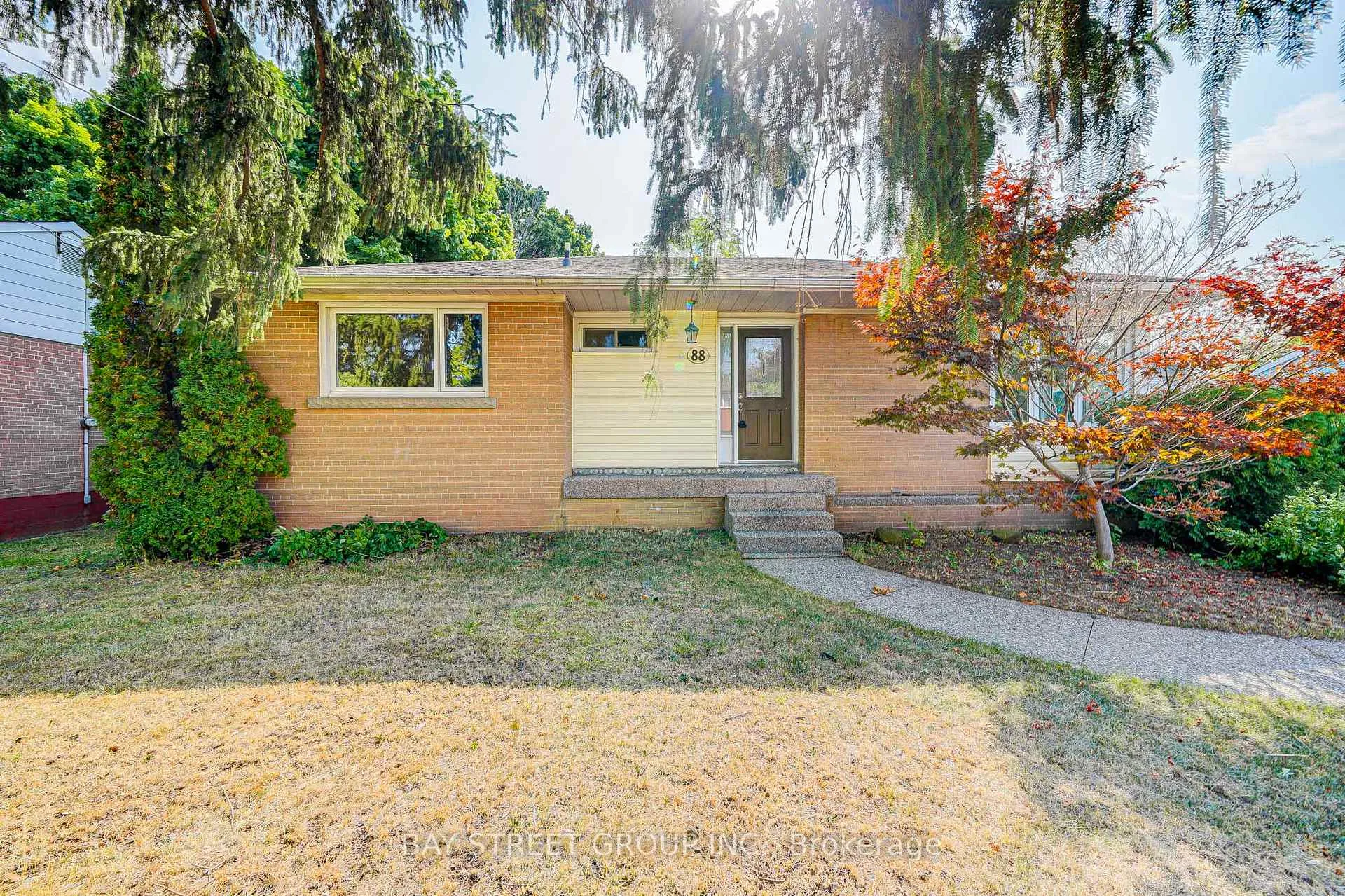 Photo 4 of 88 Miller Road, Oakville, College Park — HOMEH