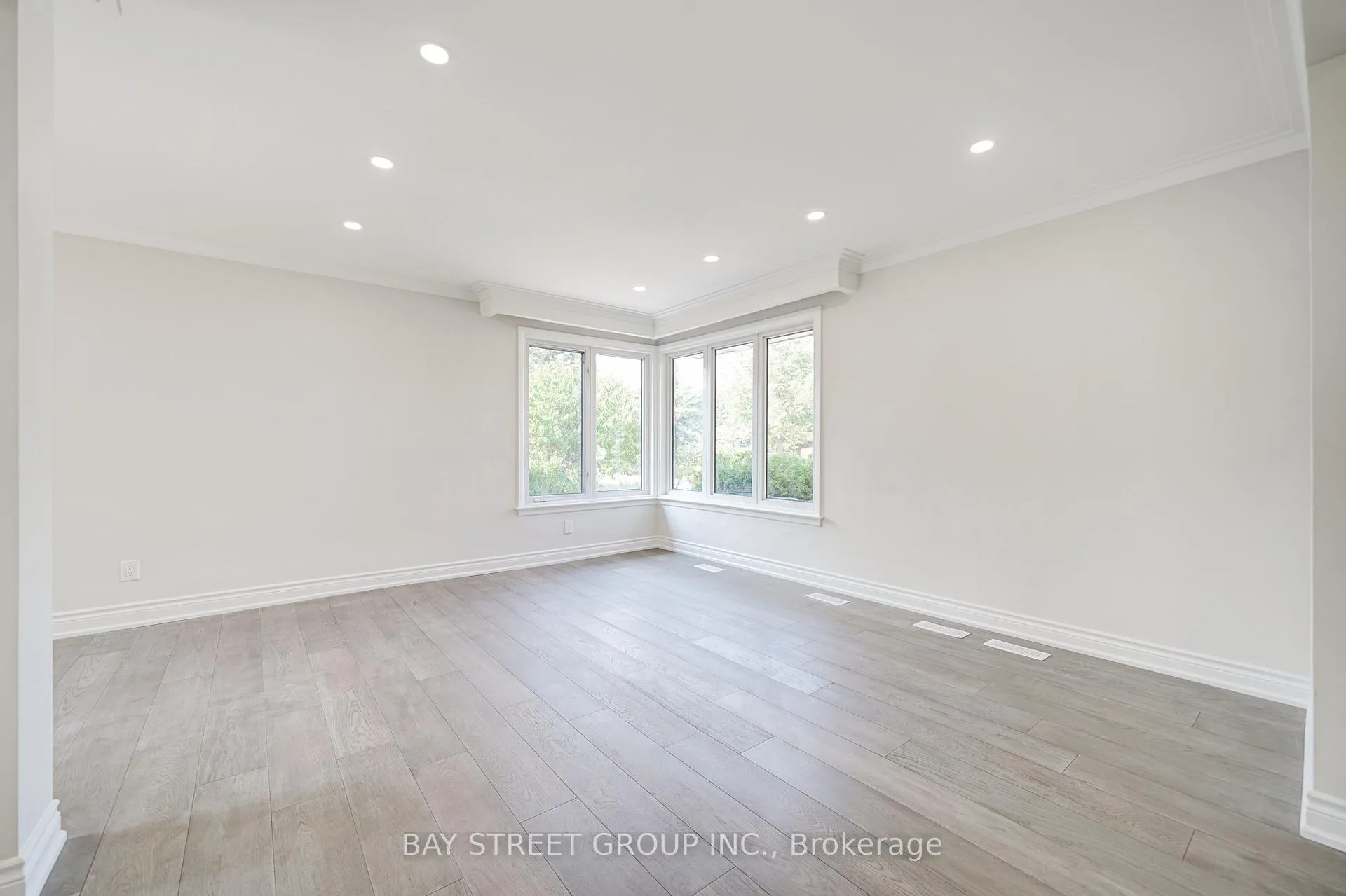 Photo 8 of 88 Miller Road, Oakville, College Park — HOMEH