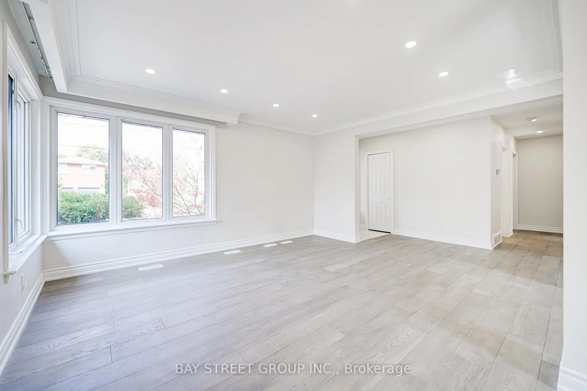 Photo 10 of 88 Miller Road, Oakville, College Park — HOMEH