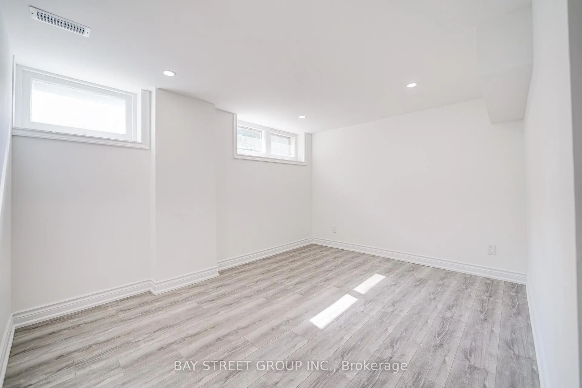 Photo 35 of 88 Miller Road, Oakville, College Park — HOMEH