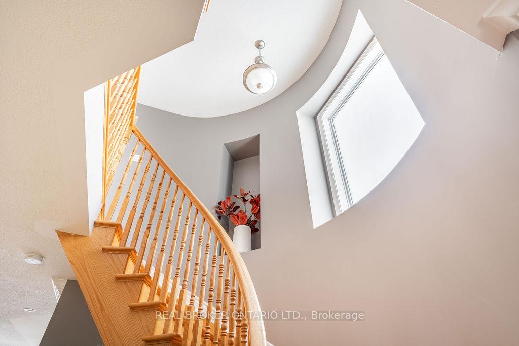 Photo 15 of 429 Sparkman Avenue, Ottawa, Avalon East — HOMEH