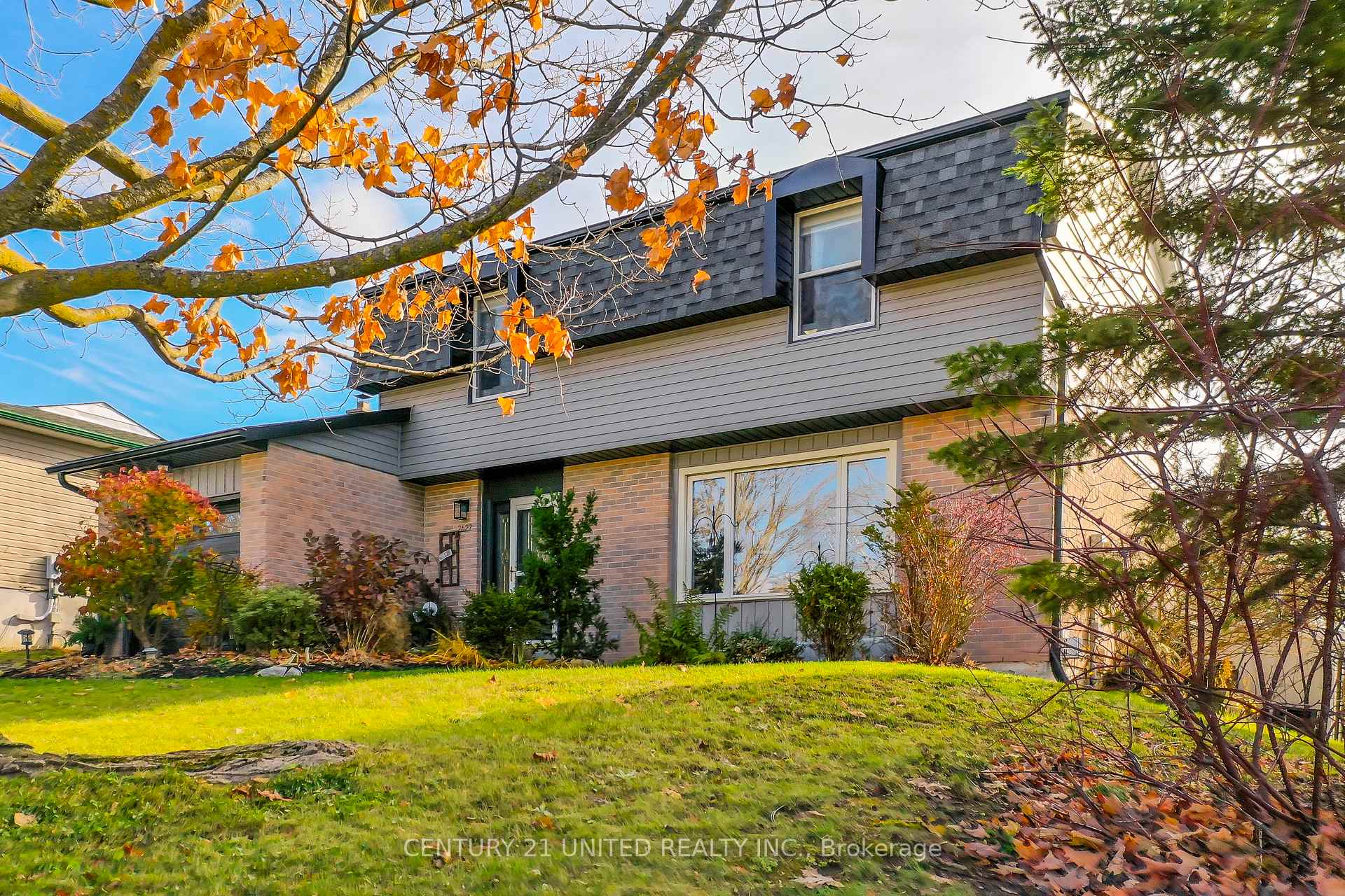 Photo 2 of 2627 Ridgetop Crescent, Peterborough, Ashburnham Ward 4 — HOMEH