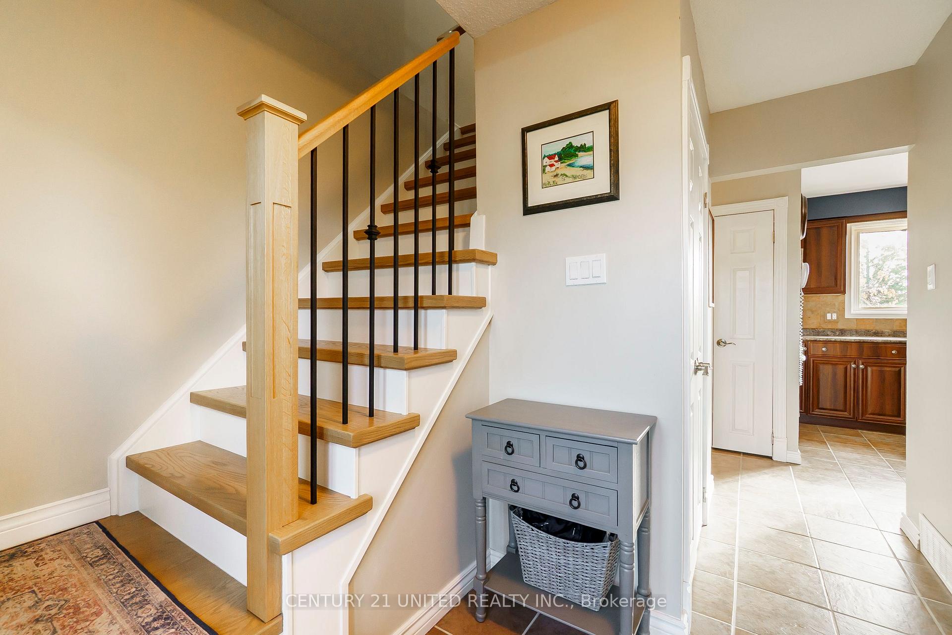 Photo 6 of 2627 Ridgetop Crescent, Peterborough, Ashburnham Ward 4 — HOMEH