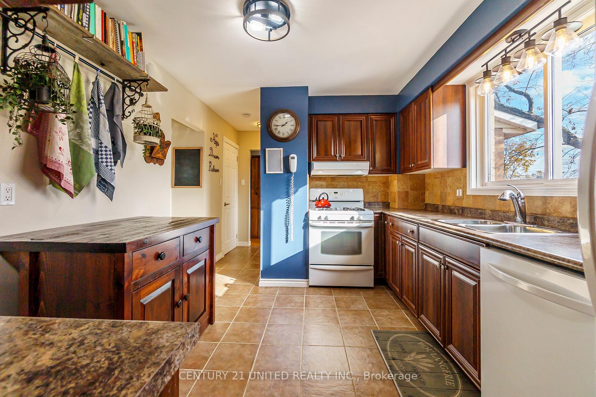 Photo 11 of 2627 Ridgetop Crescent, Peterborough, Ashburnham Ward 4 — HOMEH