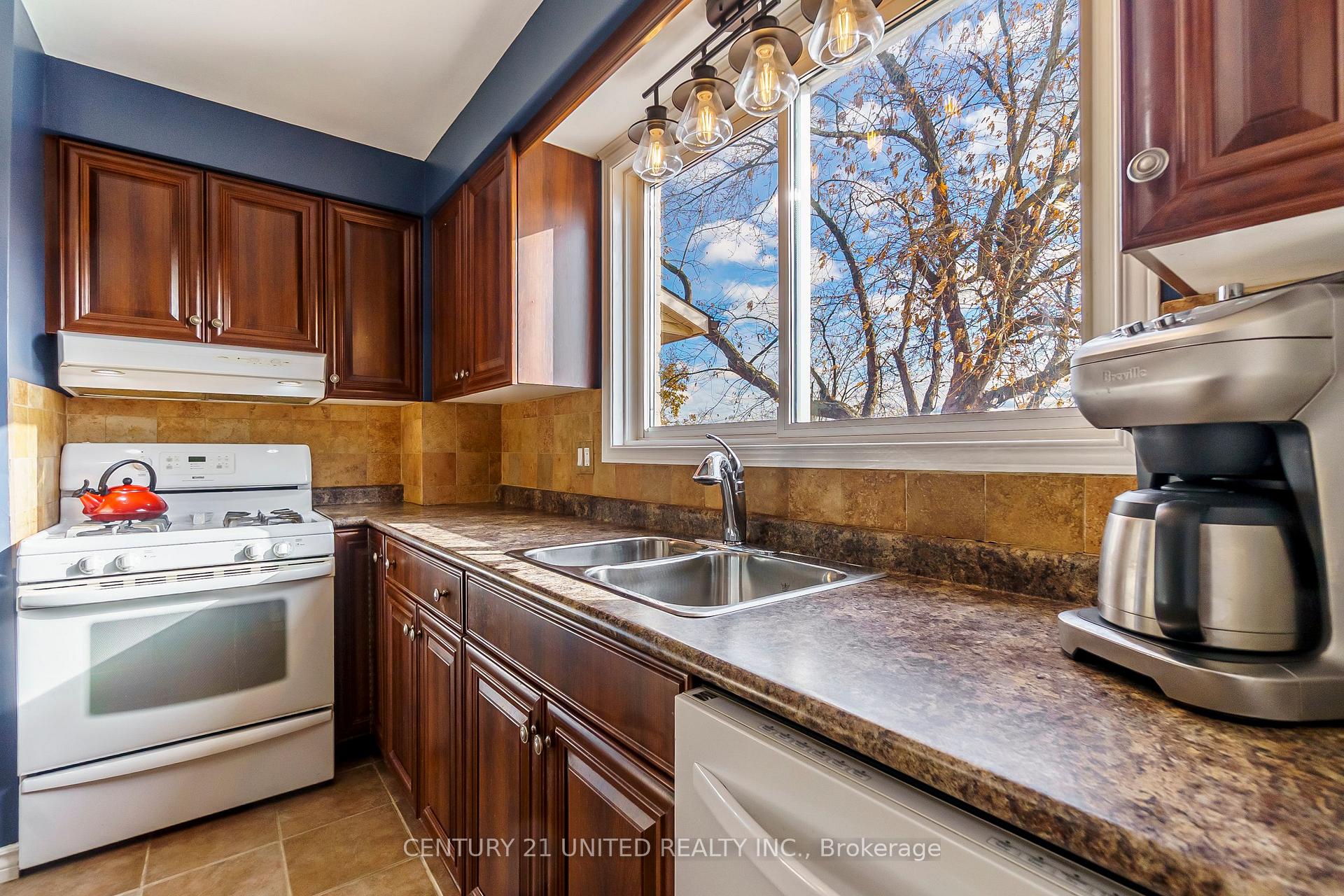 Photo 12 of 2627 Ridgetop Crescent, Peterborough, Ashburnham Ward 4 — HOMEH