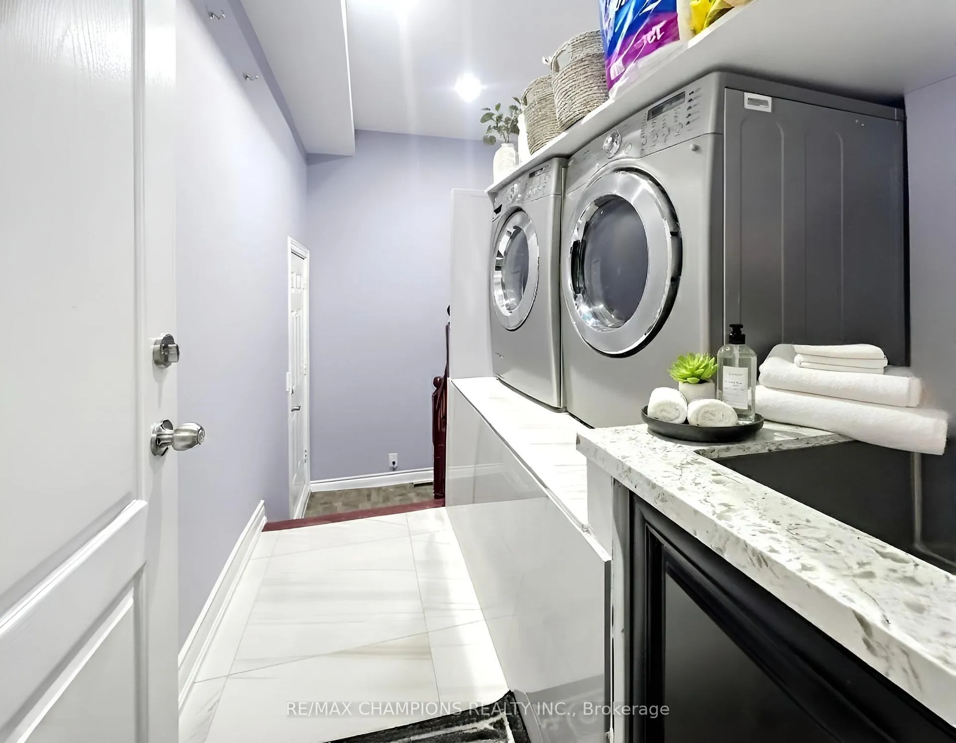 Photo 10 of 28 Blazing Star Drive, Brampton, Sandringham-Wellington — HOMEH