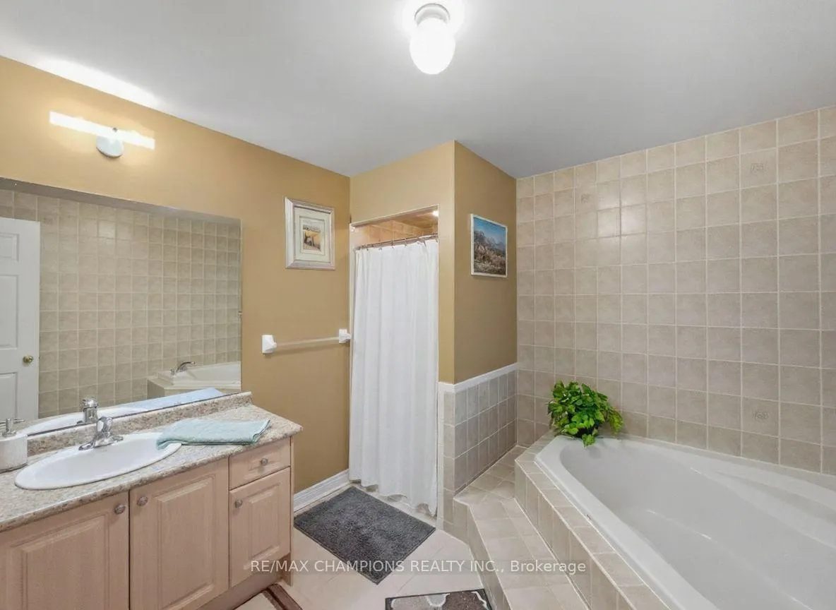 Photo 15 of 28 Blazing Star Drive, Brampton, Sandringham-Wellington — HOMEH